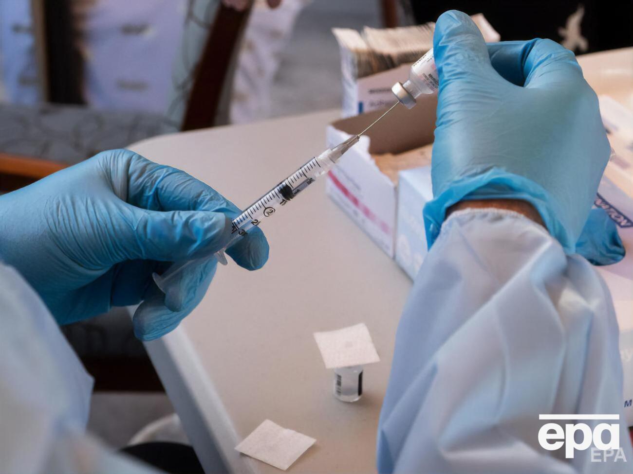 Країни світу зарезервували 8,19 млрд доз вакцини, повідомило агентство Bloomderg