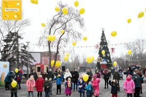 В завершение праздника всех ожидали подарки и совместное фото на память