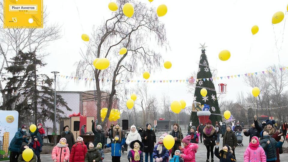 В завершение праздника всех ожидали подарки и совместное фото на память