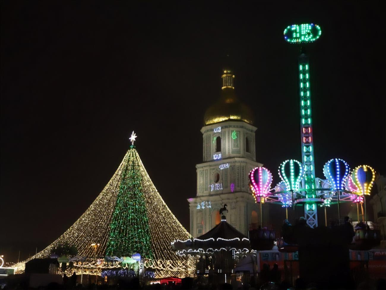 У Києві запалили головну ялинку України. Фоторепортаж