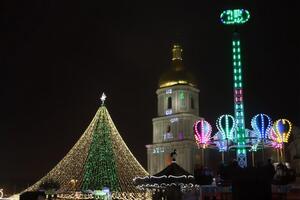 У Києві запалили головну ялинку України. Фоторепортаж