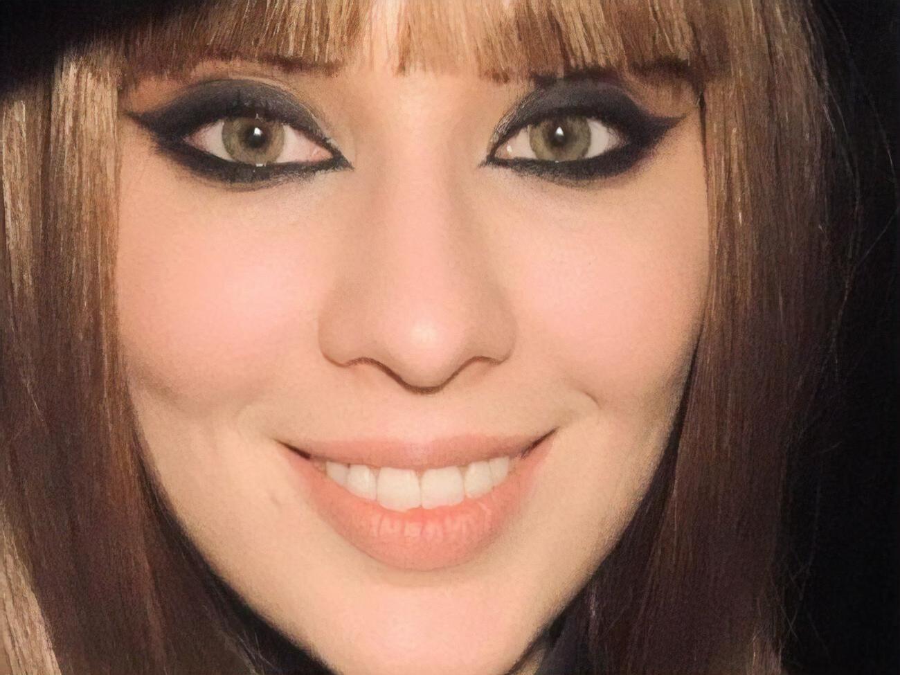 Maruv: Як вам такий колір волосся? Чи брюнеткою краще?