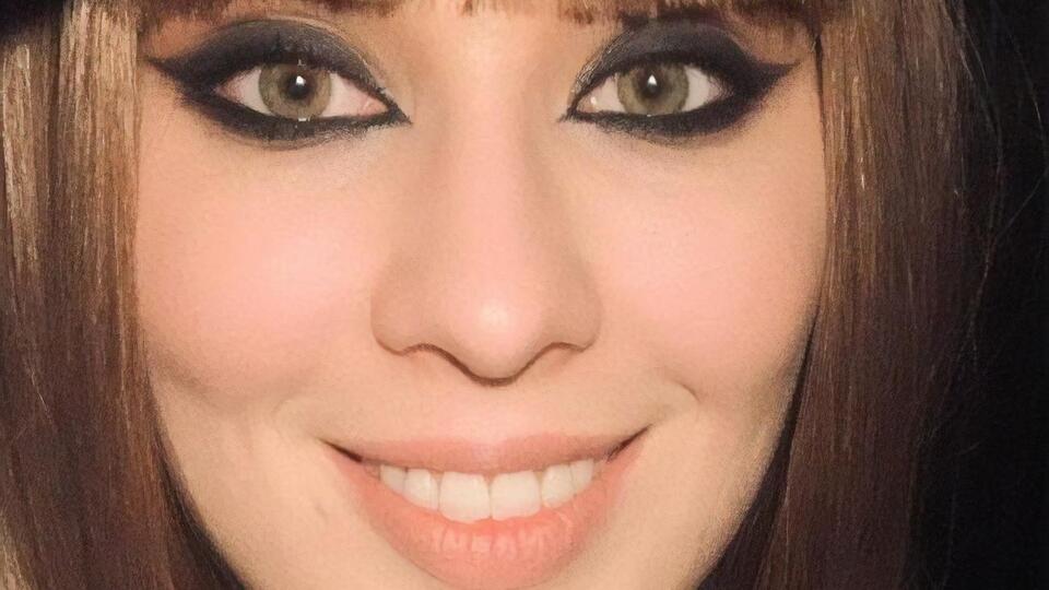 Maruv: Як вам такий колір волосся? Чи брюнеткою краще?