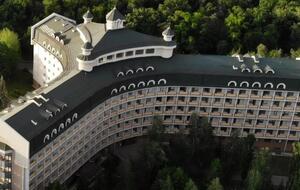 В "Феофании" от COVID-19 лечились Зеленский и Ермак