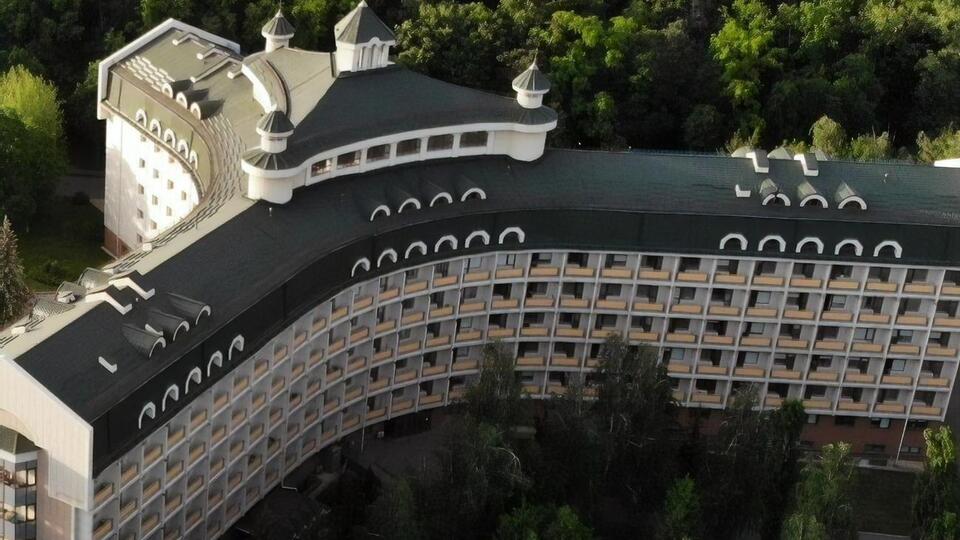 В "Феофании" от COVID-19 лечились Зеленский и Ермак