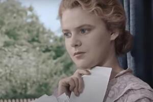 Иванова сыграла роль учительницы Татьяны Сергеевны в 22 года