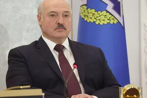 Лукашенко: Мир в очередной раз стоит на пороге развязывания неконтролируемой гонки вооружений