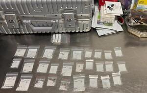 Правоохранители составили протокол о нарушении таможенных правил и изъяли бриллианты