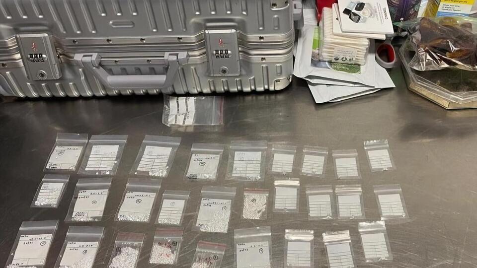 Правоохранители составили протокол о нарушении таможенных правил и изъяли бриллианты