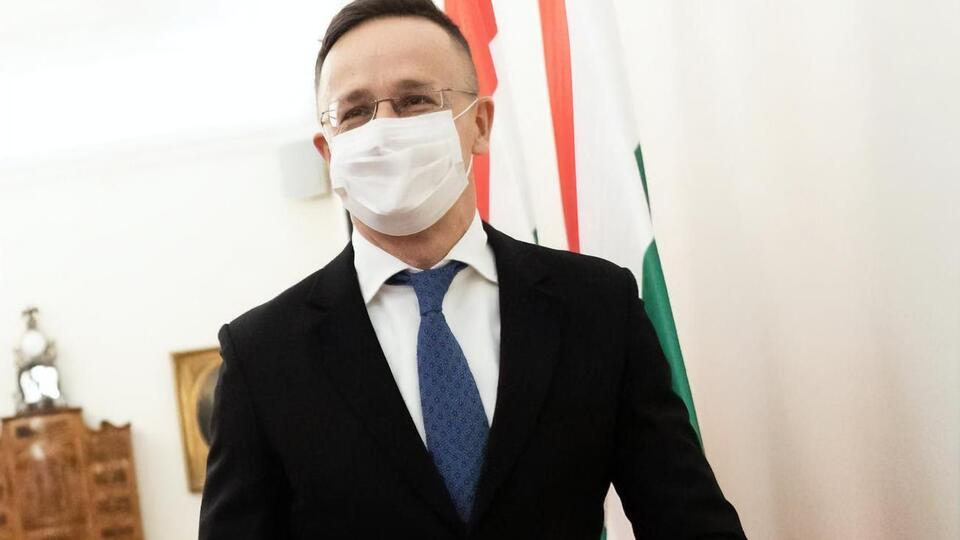 Сіярто закликав не тиснути на Угорщину щодо відмови від вето на проведення засідань Ради Україна – НАТО