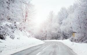 Синоптики просять водіїв та пішоходів бути обережними