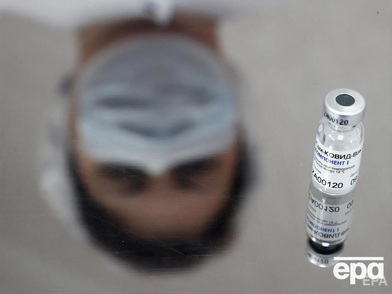 Вакцину "Спутник V" зарегистрировали в России до прохождения третьей фазы клинических испытаний