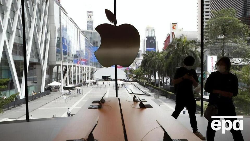 У середині березня Apple закрила мережу своїх магазинів у всьому світі, наприкінці весни вони відновили роботу