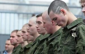 По данным МИД Украины, с 2015-го по 2019 год в вооруженные силы РФ было призвано не менее 18 тыс. жителей Крыма