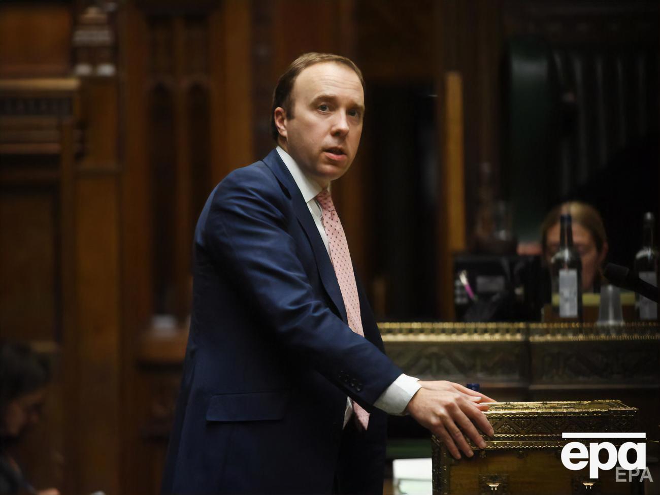 Генкок: Люди мають поводитися так, ніби у них уже є вірус