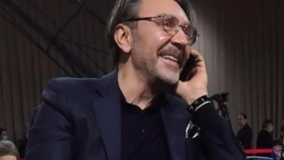 Шнуров не спешит вакцинироваться