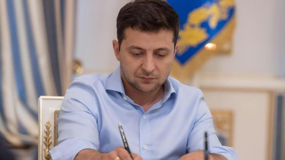 Закон, который подписал Зеленский, также понижает налоги для услуг по временному размещению
