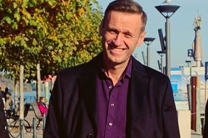 Собеседник Навального рассказал, что отравляющее вещество нанесли на белье оппозиционера