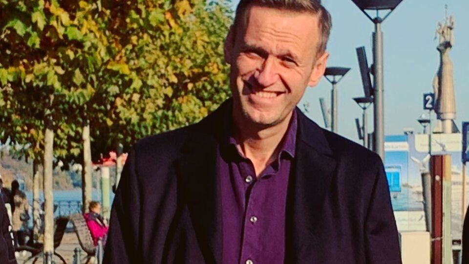 Собеседник Навального рассказал, что отравляющее вещество нанесли на белье оппозиционера