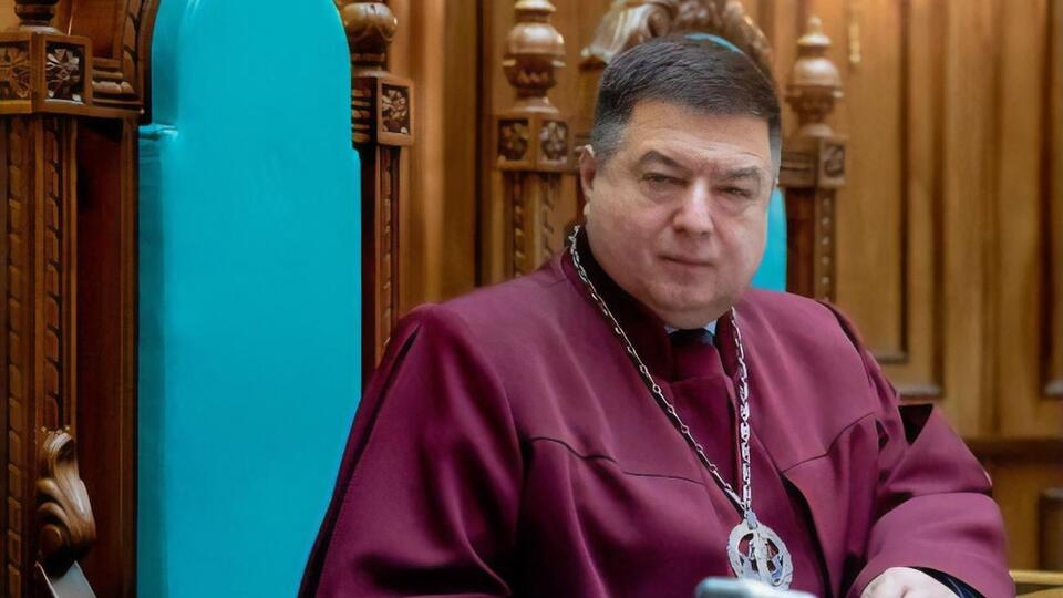 На момент записей, опубликованных СМИ, Тупицкий был замглавы КСУ