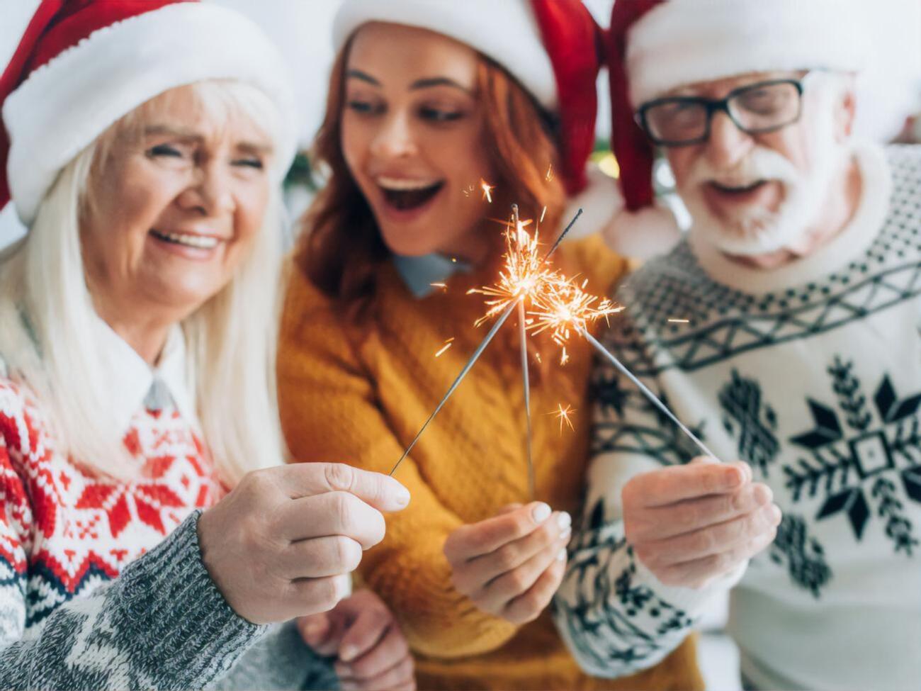 Батькам можна подарувати як декоративні, так і практичні речі