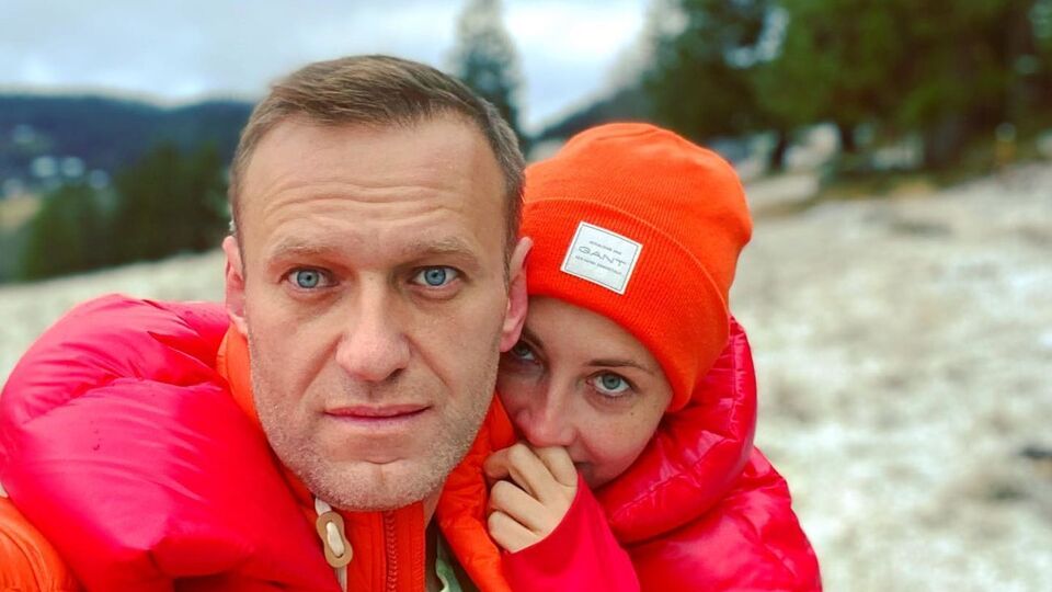Навальний може повернутися до Росії з дружиною Юлією