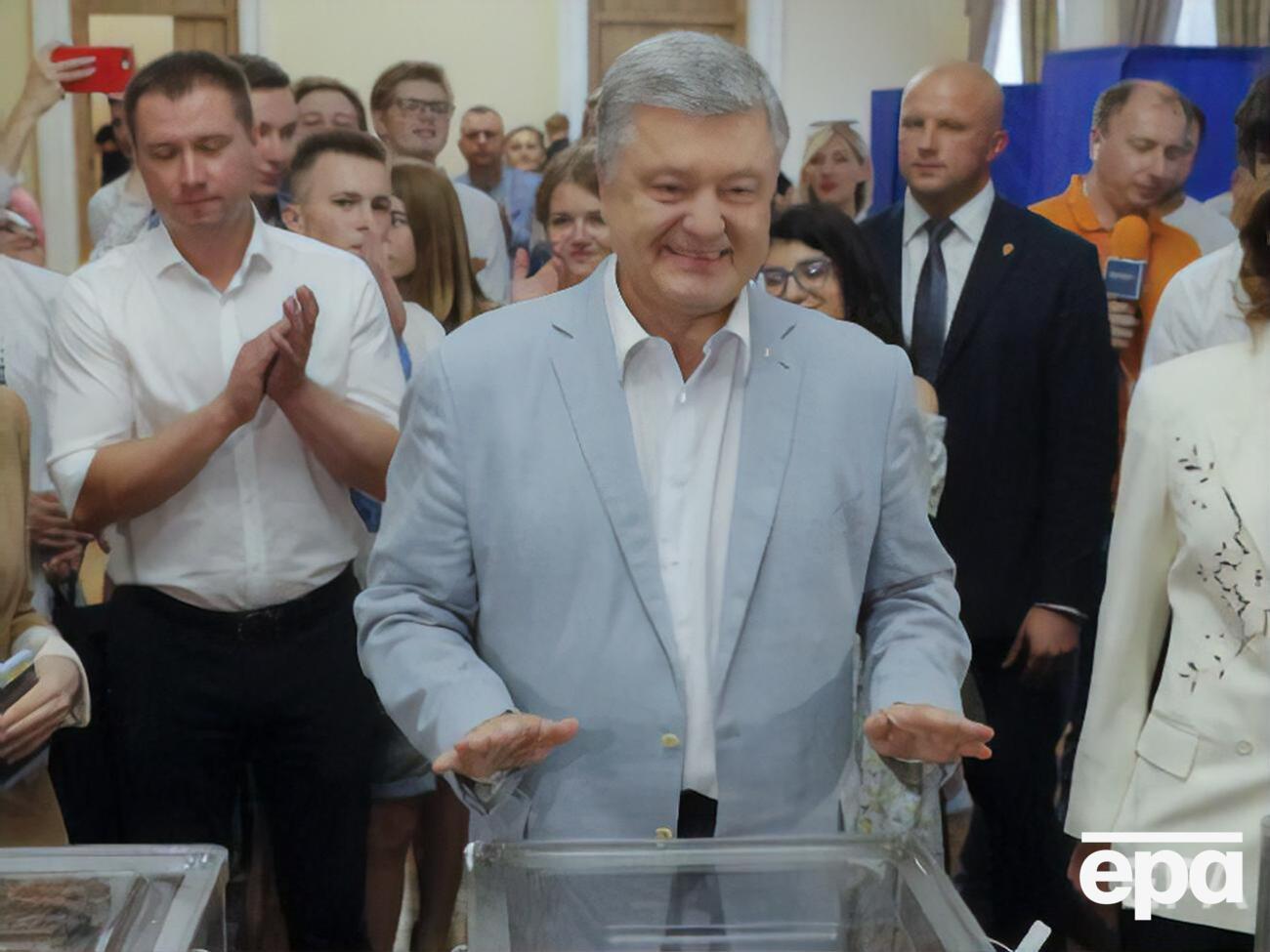 Подоляк: Порошенко (на фото) тратит гигантские деньги на создание компроматной нервозности