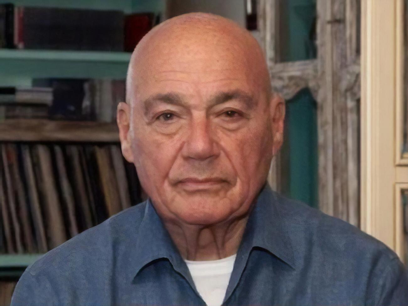 По словам Познера,&nbsp;в 1963 году он встречался с сотрудником КГБ СССР на явочной квартире