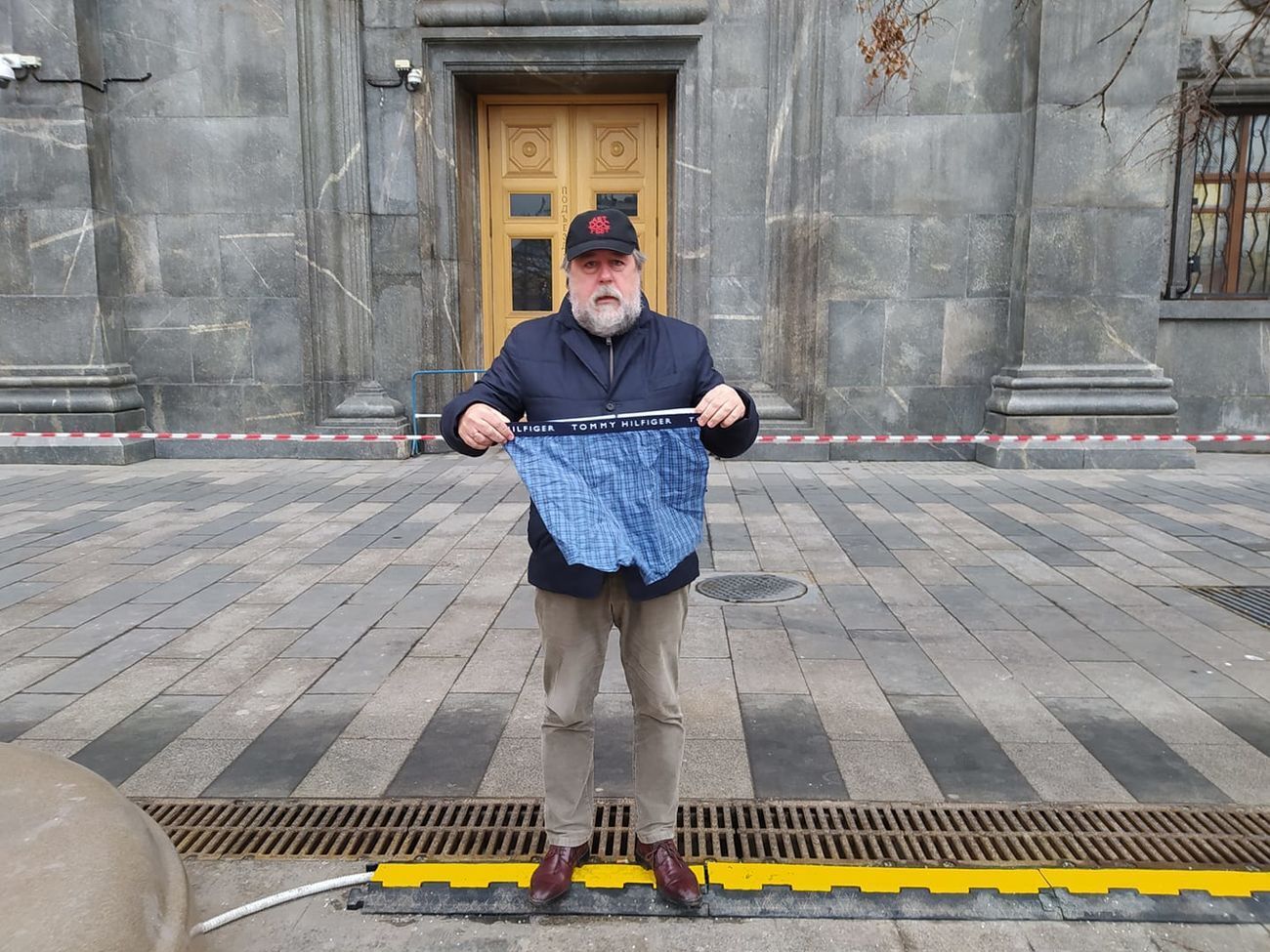 Манский:&nbsp;Я попал в огромный мир абсурда: 20 взрослых мужиков занимаются тем, что арестовывают человека, делающего фотографию