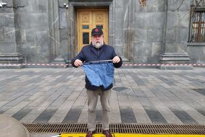 Манский: Я попал в огромный мир абсурда: 20 взрослых мужиков занимаются тем, что арестовывают человека, делающего фотографию