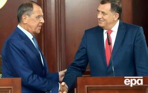 Додік (праворуч) не прокоментував скандалу, який вибухнув через подарунок Лаврову