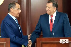 Додик (справа) не комментировал скандал, разразившийся из-за подарка Лаврову