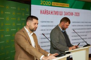 Арахамия: Евгений каждые три дня подходит ко мне и говорит: "Давайте вы меня исключите из фракции". А я говорю: "Нет, будешь мучиться до самого конца"