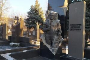 Кернеса похоронят на центральной аллее кладбища, рядом с могилой Кушнарева