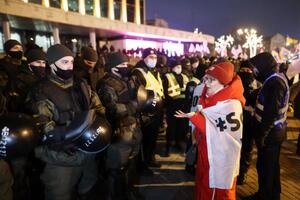 Силовики оцепили Дворец "Украина", когда туда пришли митингующие
