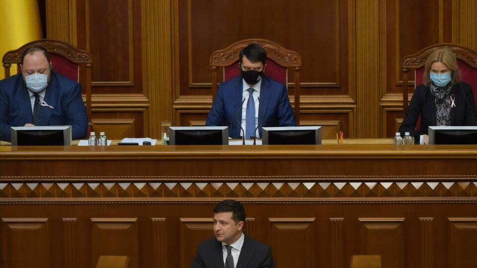 Діяльністю президента українці задоволені більше, ніж роботою інших державних інститутів