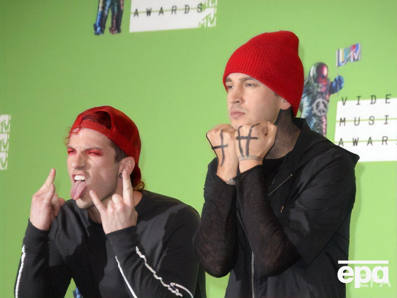 Один из музыкантов случайно прервал трансляцию клипа, который длился 178 дней