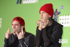 Один из музыкантов случайно прервал трансляцию клипа, который длился 178 дней