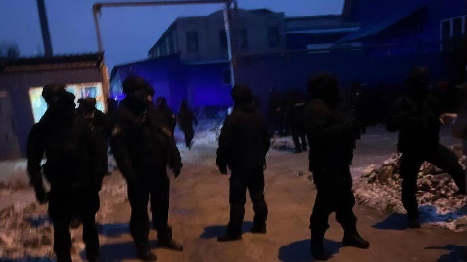 К захвату завода привлекли сотрудников полиции, пишут СМИ