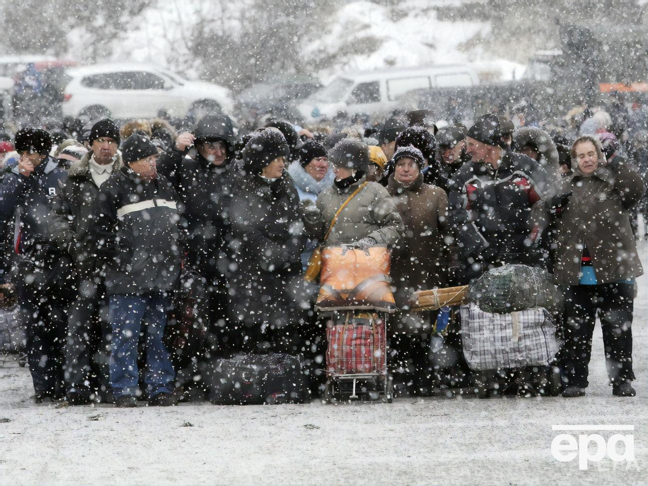 В Украине официально зарегистрировались почти 1,5 млн переселенцев из Крыма и с Донбасса