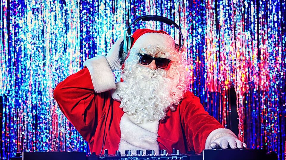 Новогодние песни создадут праздничное настроение