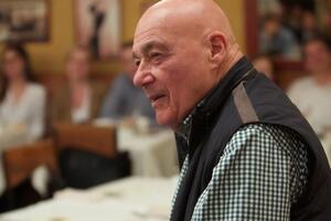 Познер рассказал, что оперировали его с помощью робота