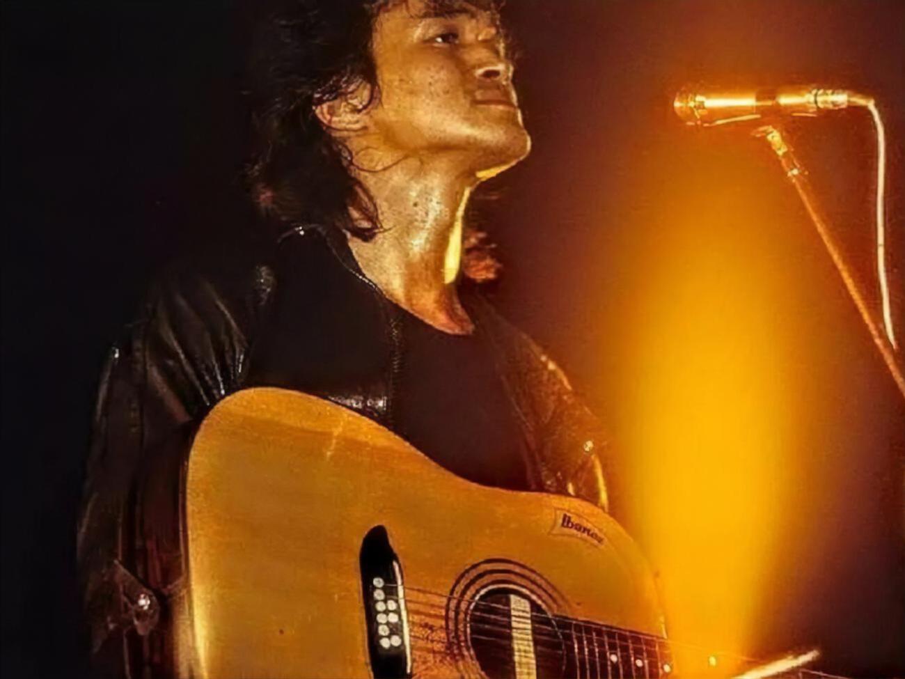 Виктор Цой погиб в автокатастрофе 15 августа 1990 года