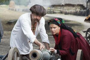 События в фильме "Сказка старого мельника" происходят в XIX и XVI веках