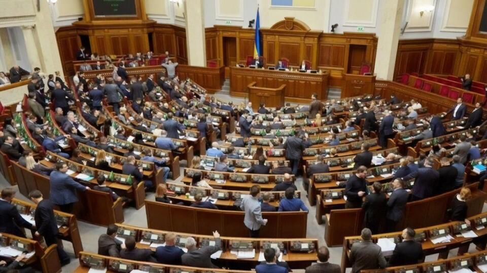 За умов пандемії центральній владі дуже важливо вибудувати ефективну вертикаль взаємодії з місцевими радами, зазначає автор статті