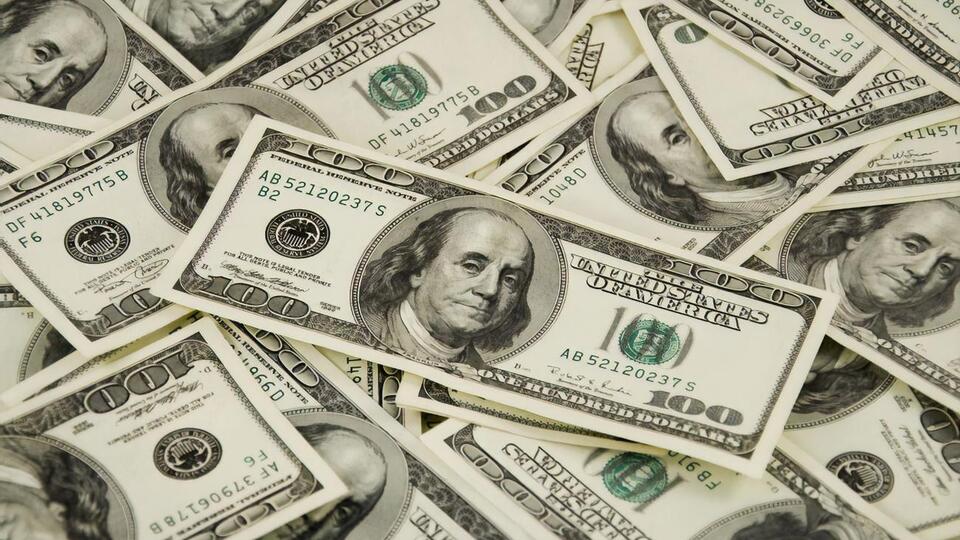 В посылке было 150 пачек купюр по $100