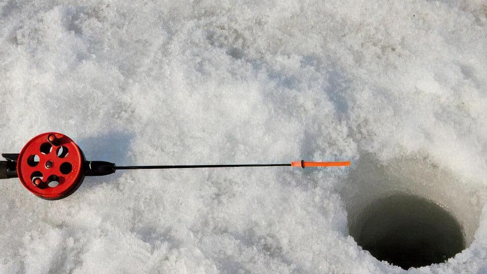 Мужчины рыбачили