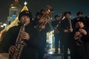 "Щедрик" исполнили возле главной елки Украины