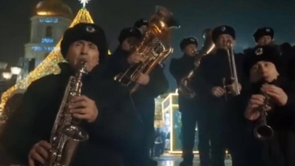 "Щедрик" виконали біля головної ялинки України