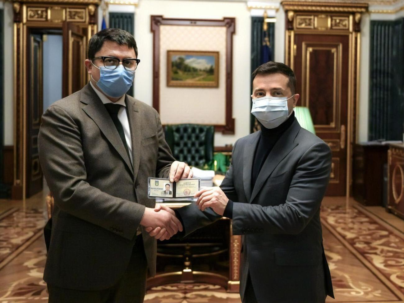 Зеленский пожелал Бойчуку (слева)&nbsp;добросовестного труда на благо области